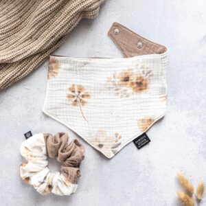 Produkftfoto von pawfect-Match im soft horizon Design. Das ist ein Crunchie für die Frau und ein Halstuch für den Hund mit dabei. Beides in den gleichen Farben, für den perfekten Partnerlook.