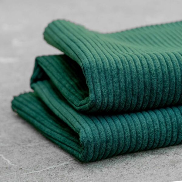 Muster von Samt Breitcord Stoff in der Farbe dunkelgrün