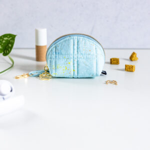 Produktfoto eines vielfältigen Täschchens in der Farbe Hellblau